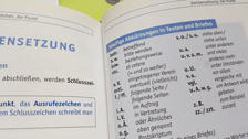 Textkorrektur, Lektorat Hamburg. Rechtschreibung prüfen lassen. Text korrekturlesen lassen. Text korrigieren lassen. Kommasetzung prüfen lassen.